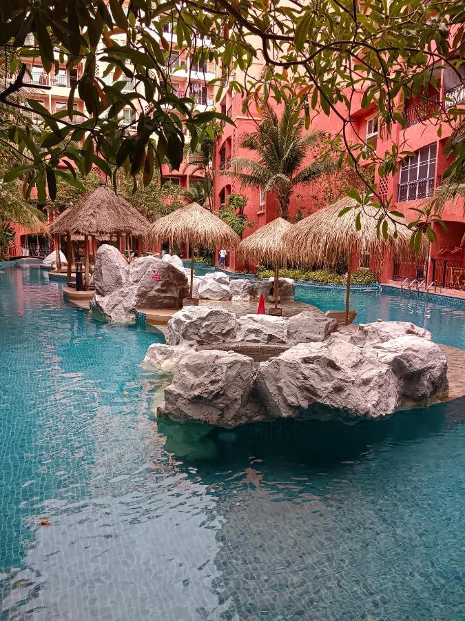 Seven Seas Condo Resort Beautiful Location ジョムティエンビーチ エクステリア 写真